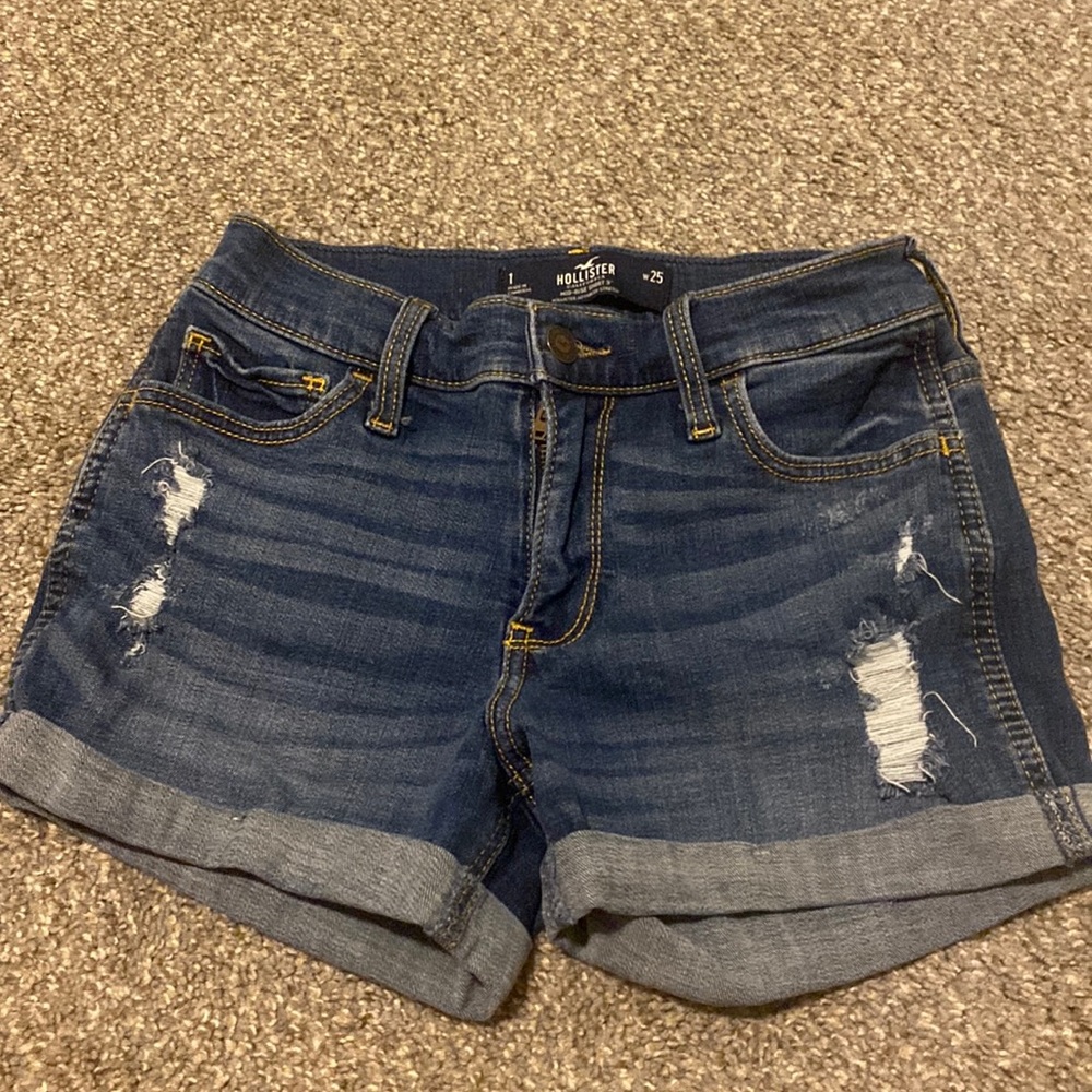 Hollister Mid Rise Short 3” Size 1 Width 25”